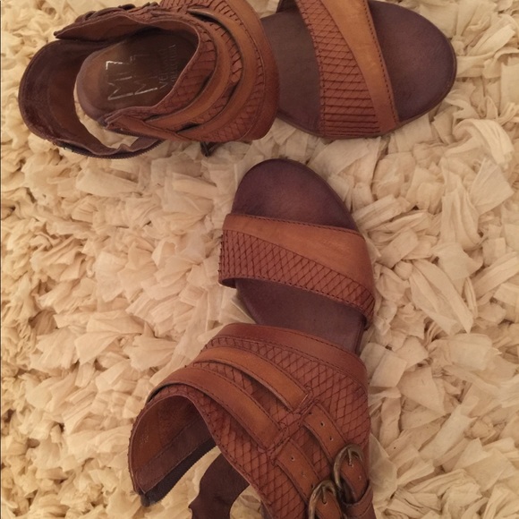 sandals - Picture 1 of 1